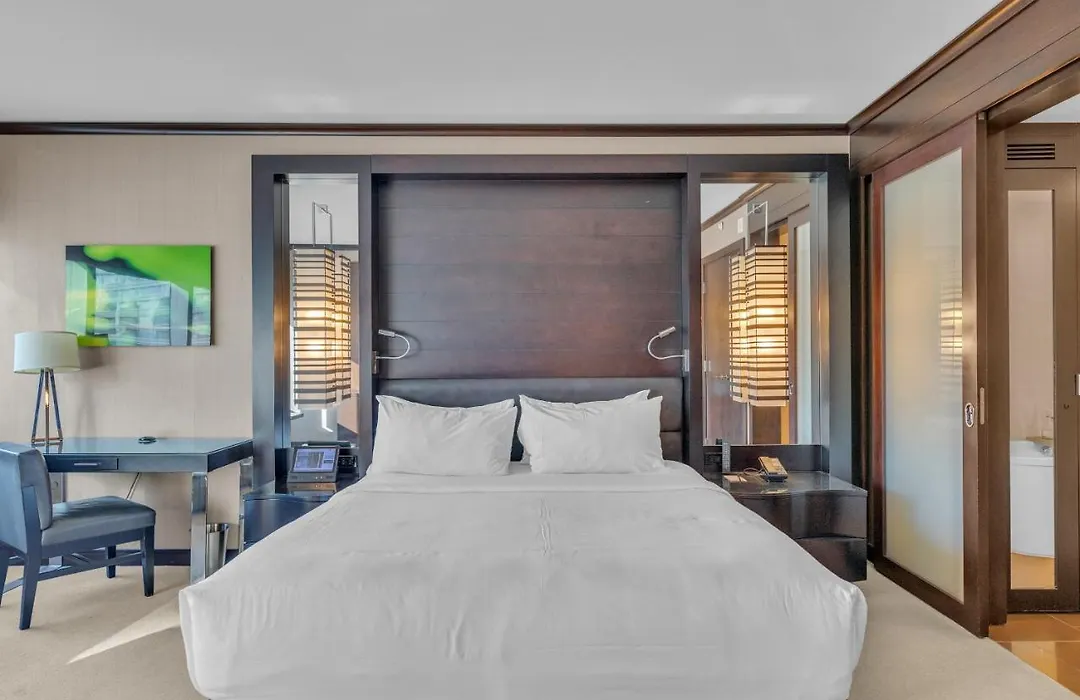 Vdara Studio Suite 011 Pool View Free Valet Parking-1