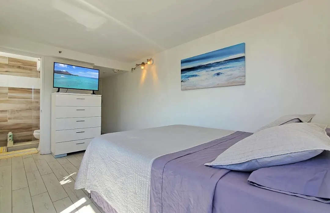 Waikiki Beach Modern Studio No Resort Fee Best Location-1
