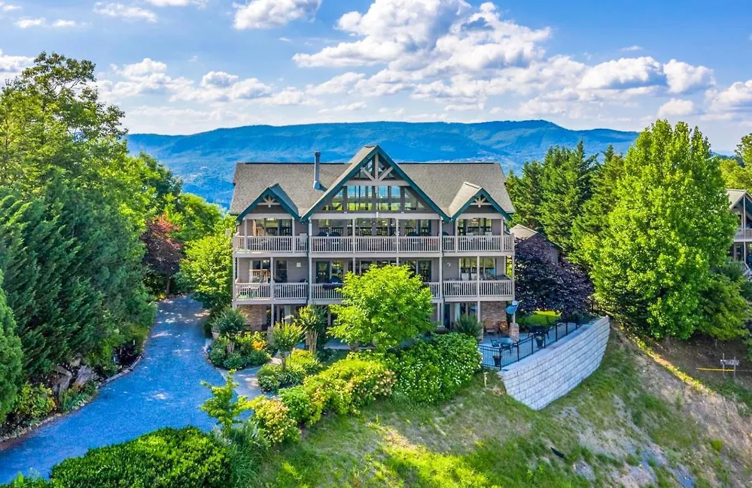 Tanasi Lodge - Reunions, Retreats, Weddings, Family Getaways-1
