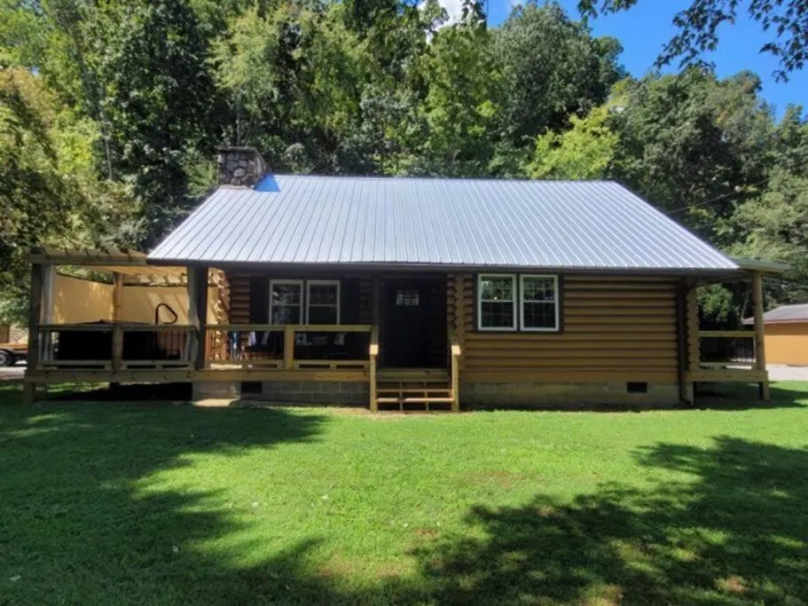 Creekside Hideaway - Real Log Cabin W/Great Location-1