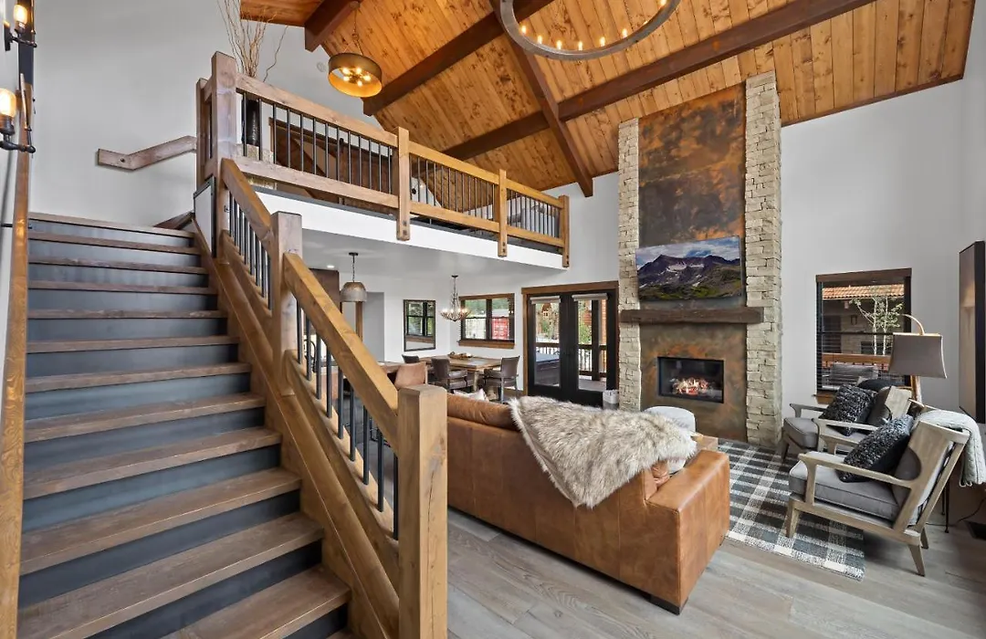 Luxury Cabin! Fireplace And Jacuzzi!-1