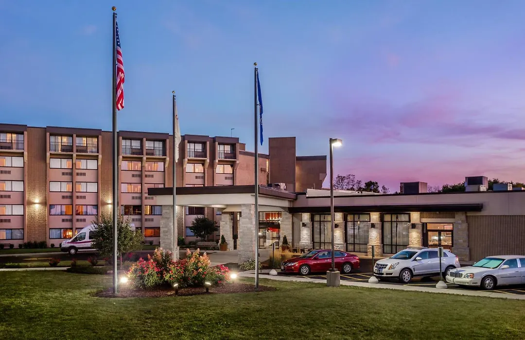 Crowne Plaza Milwaukee Airport By Ihg-1