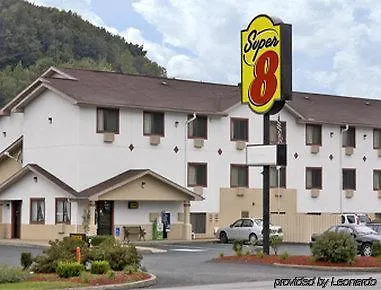 Super 8 Butler-1