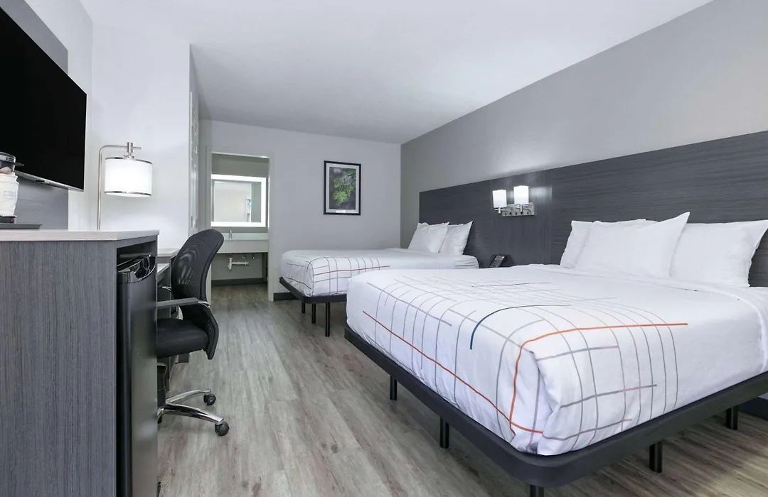 La Quinta Inn By Wyndham Dallas Uptown-1