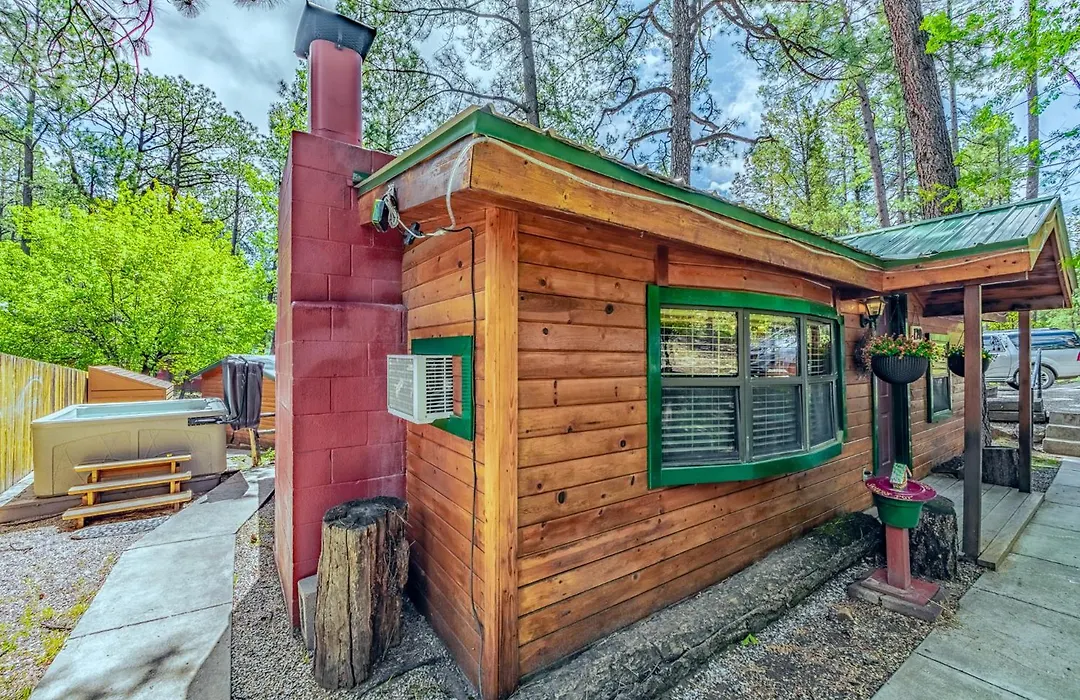 Knotty Pine: A Cute Ruidoso Classic With A Private Hot Tub!-1