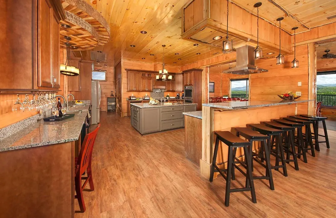 Skyview Mansion:13Bdrm, 17Bath, Sleeps 70, Indoor Pool, Amazing Views-1