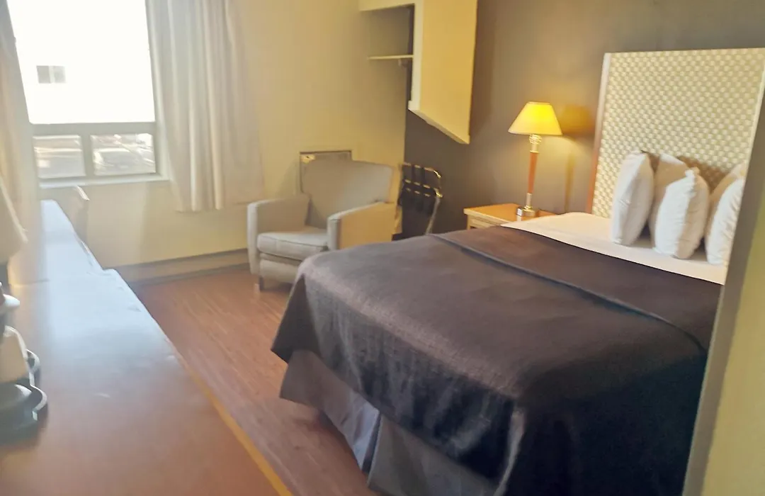 Travelodge By Wyndham Edmonton West-1