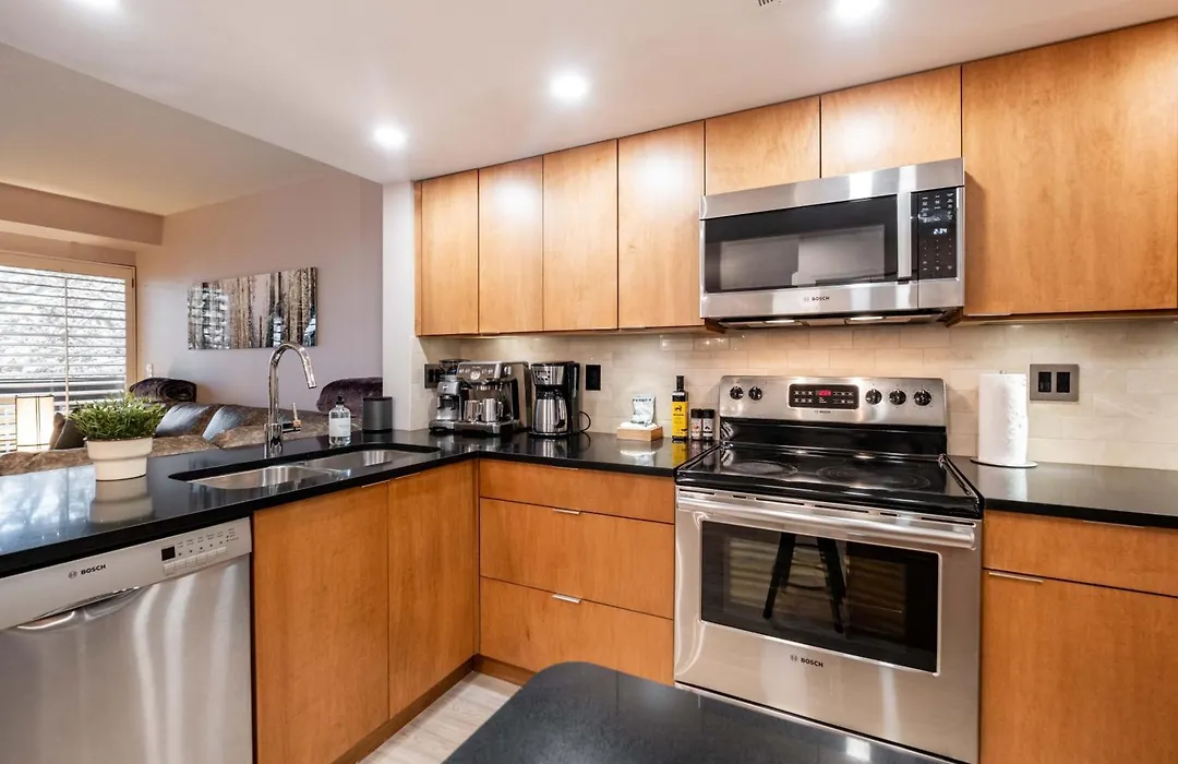 Excellent Location | Renovated | Pool & Hot Tub | Bbq-1