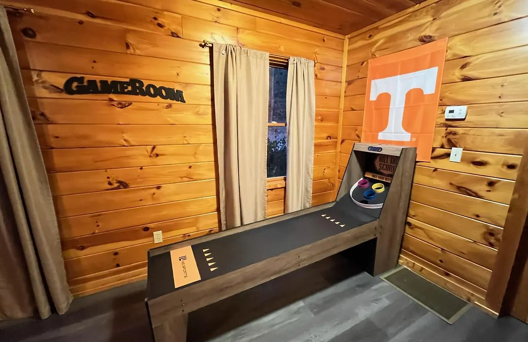 Smokey Mountain Retreat, New Hot Tub, Game Room, Sleeps 8!-1