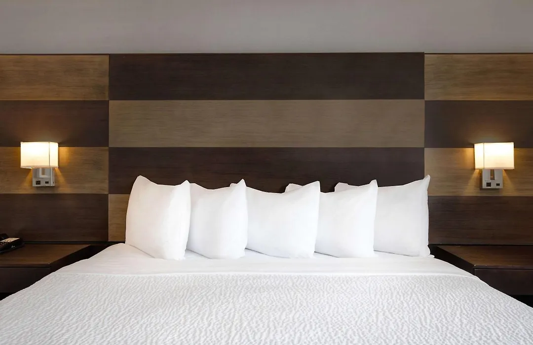 Days Inn By Wyndham Calgary South-1