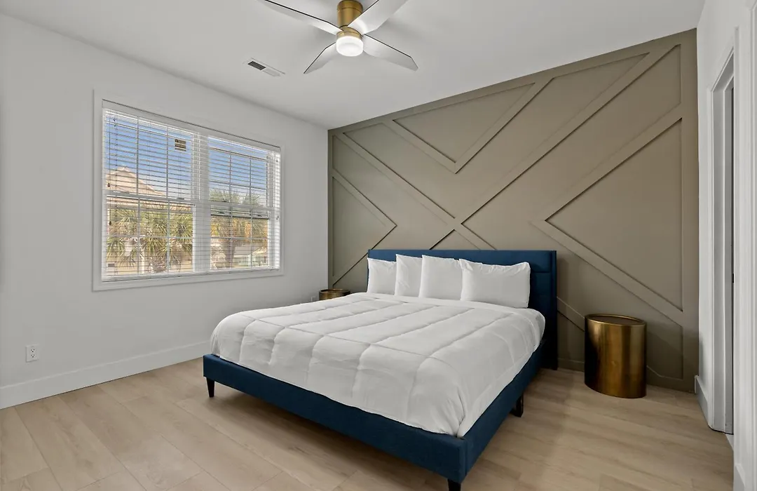 Luxurious Home With Theatre Room-1