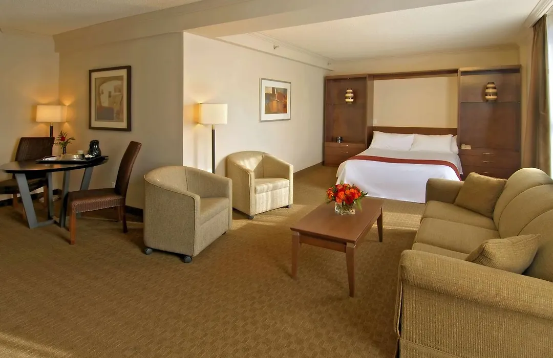 Best Western Plus Lamplighter Inn & Conference Centre-1