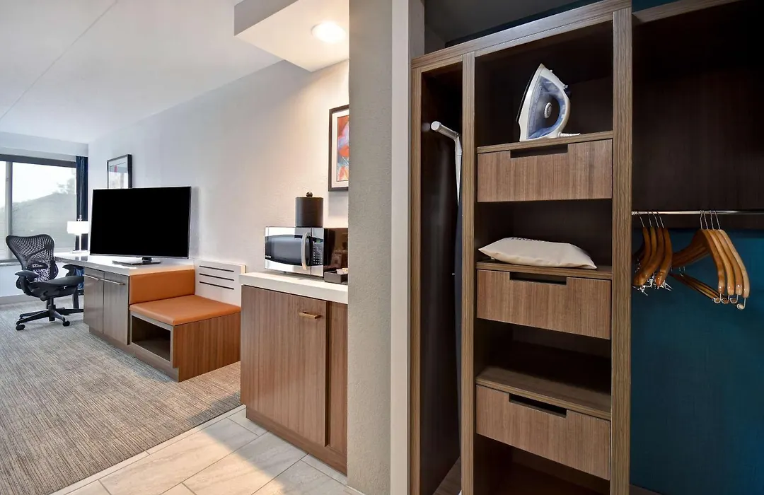 Hilton Garden Inn Detroit Metro Airport-1