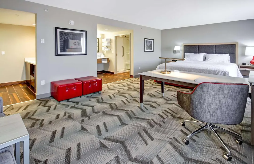 Hampton Inn & Suites - Medicine Hat-1