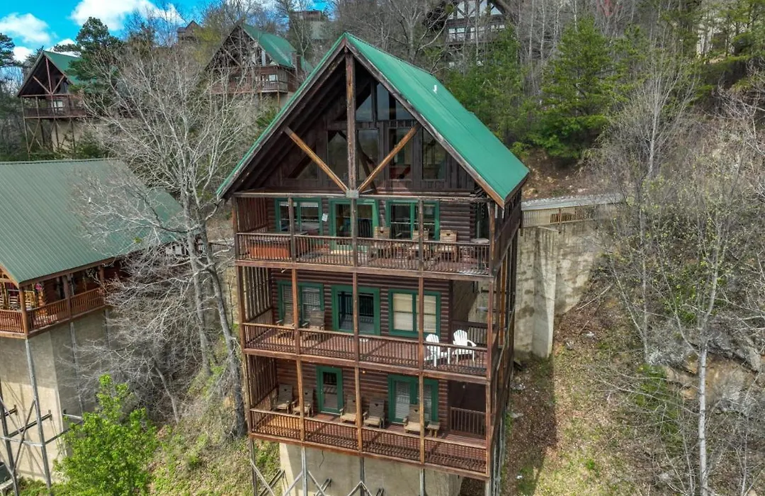 Million Dollar View - Games, Hot Tub & Movie Theater!-1