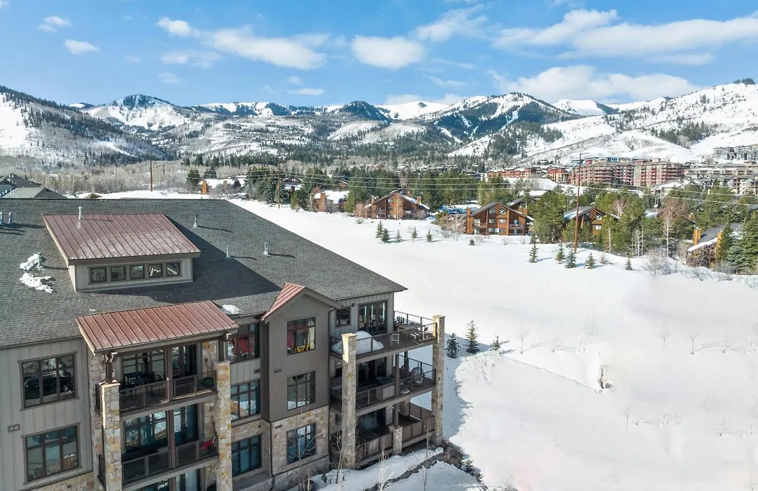 Blackstone Luxury 2Br, Walk To Skiing At Cabriolet, Mountain View, Shared Pool And Hot Tub, Gym-1