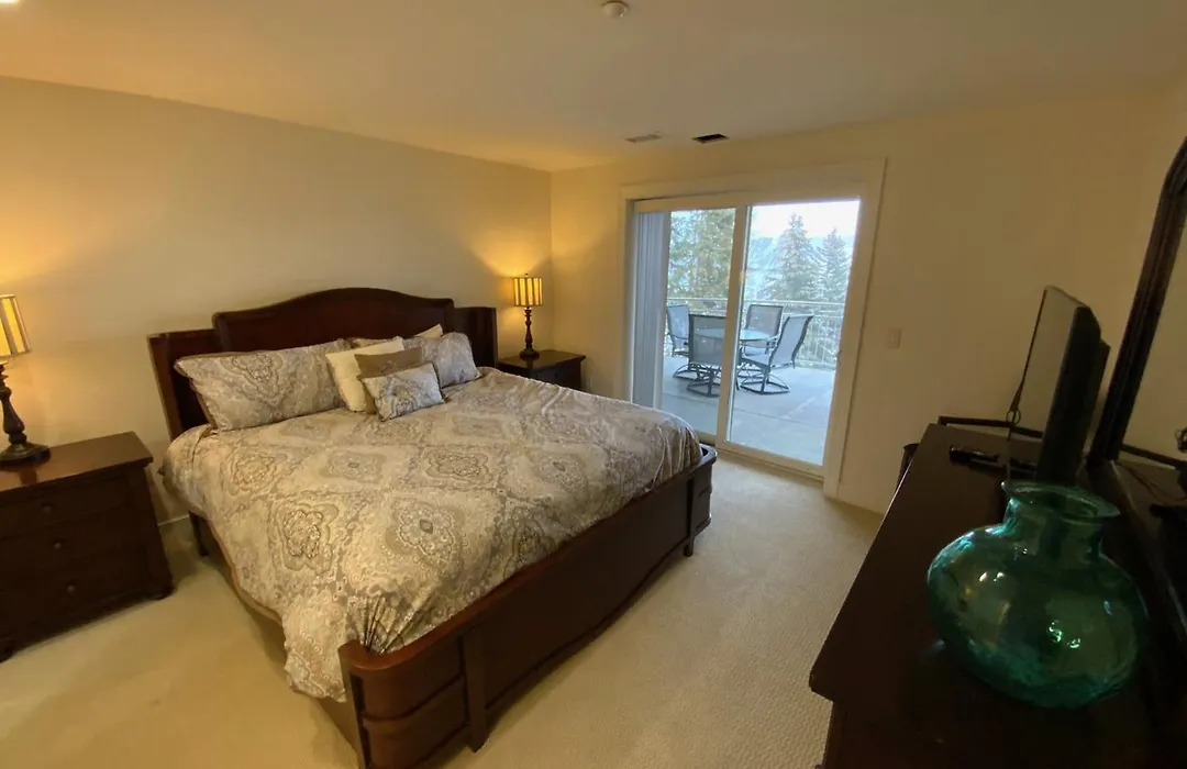 Spacious Furnished Suite At Peninsula Bay Resort-1