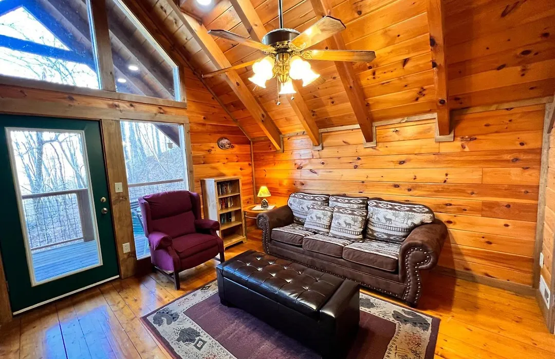 Stairway To Heaven - 3 Master Suite, Location, Privacy, Firepit-1