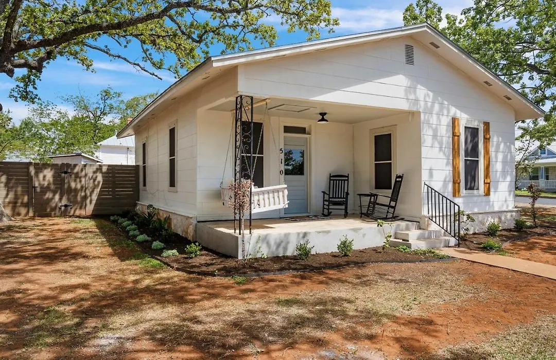 The Birdhouse - Hot Tub Pool & Fire Pit-1