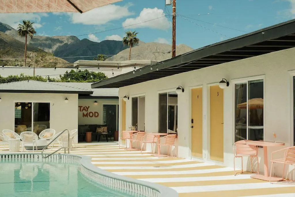 Mod Retreat In Vibrant Palm Springs-1