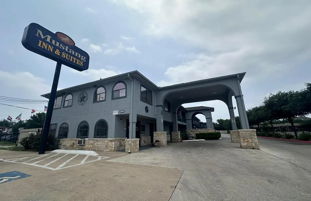 Mustang Inn And Suites-1