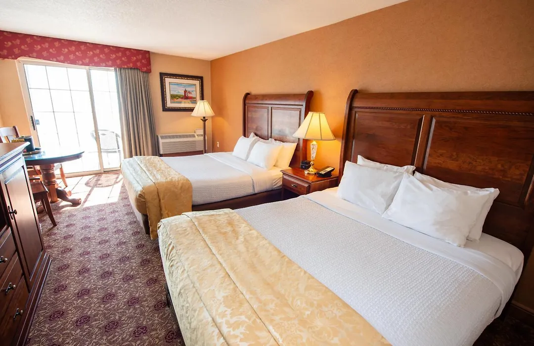 Hamilton Inn Select Beachfront Mackinaw City-1