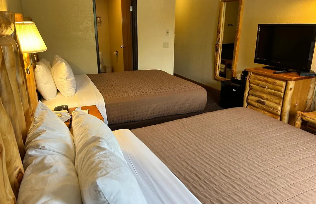 Super 8 By Wyndham Bridgeview Of Mackinaw City-1