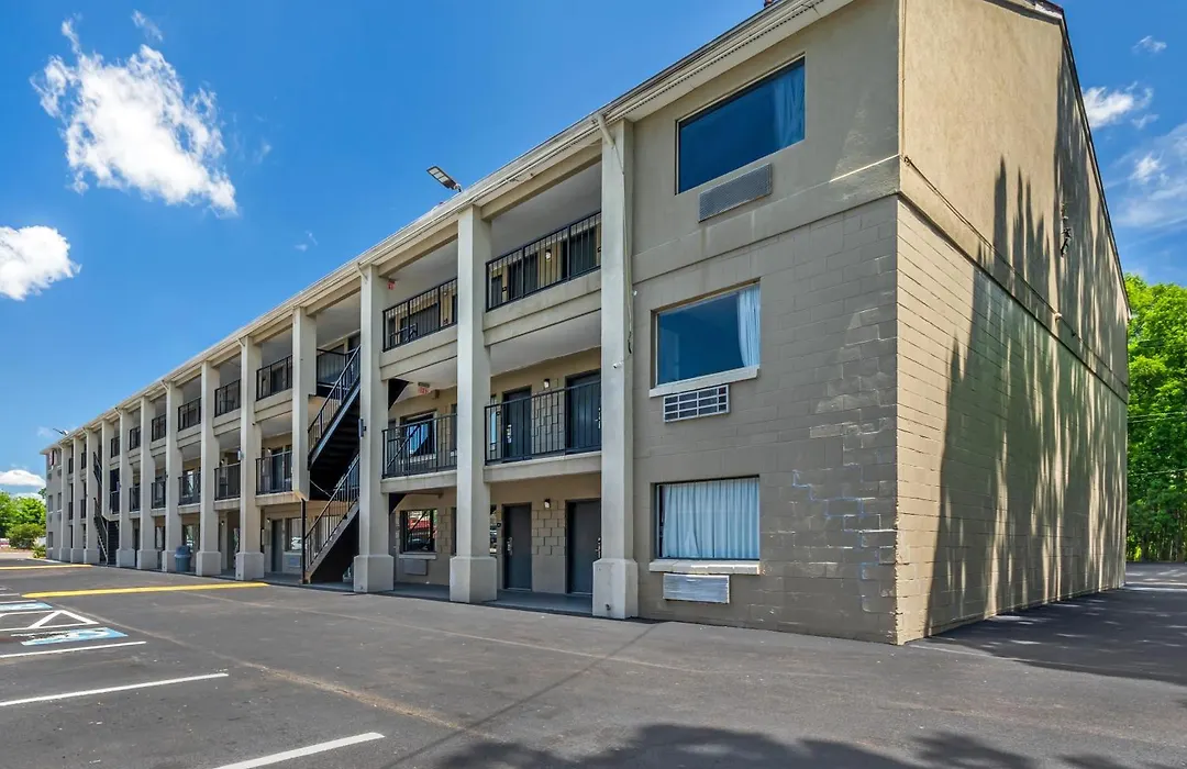 Econo Lodge Inn & Suites Virginia Beach - Norfolk-1