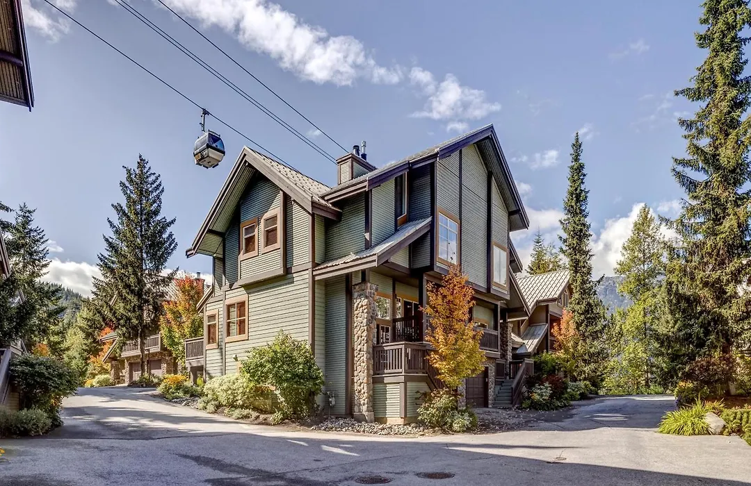 Snowy Creek 30 - Ski In Ski Out, Private Hot Tub, Short Walk To Whistler Village-1