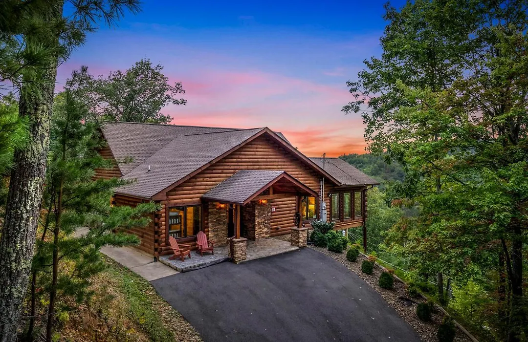 Take Me Down To "Bearadise City", A Luxurious 4 Bedroom Cabin Nestled In The Cobbly Knob Resort!-1