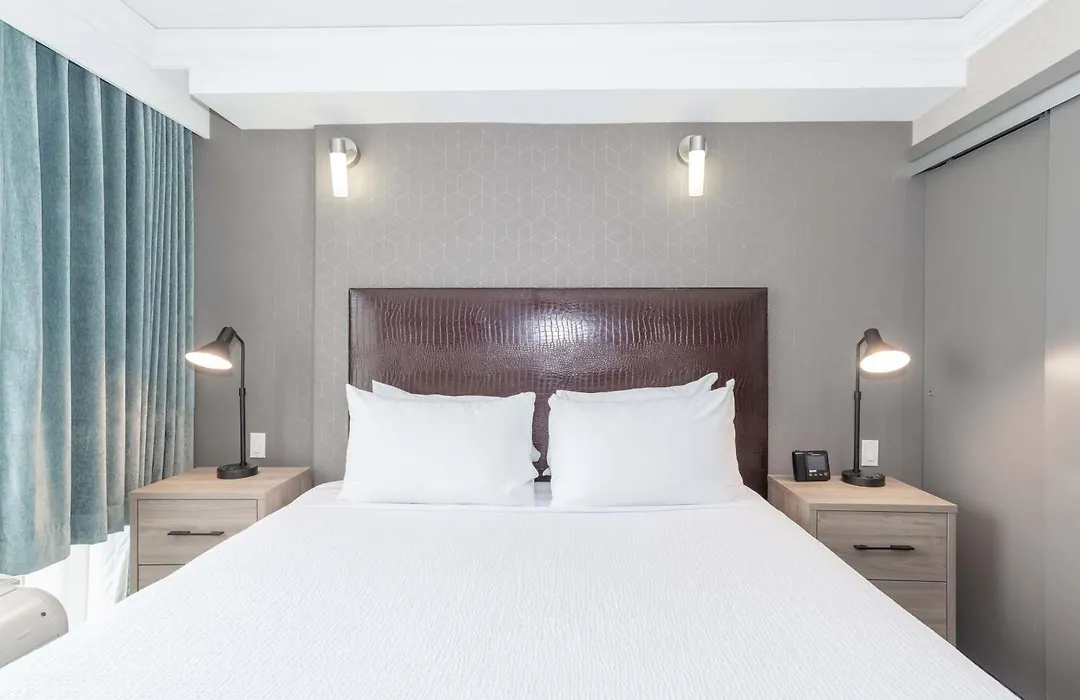 Sandman Signature Toronto Airport Hotel-1