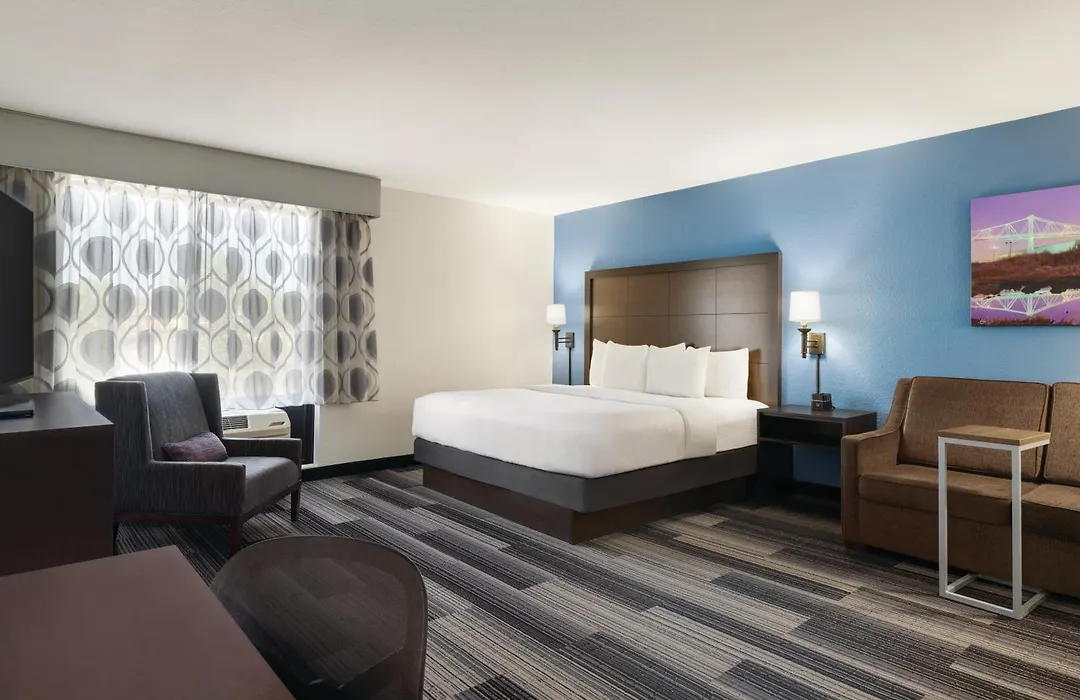 La Quinta Inn & Suites By Wyndham Springfield Airport Rte 66-1