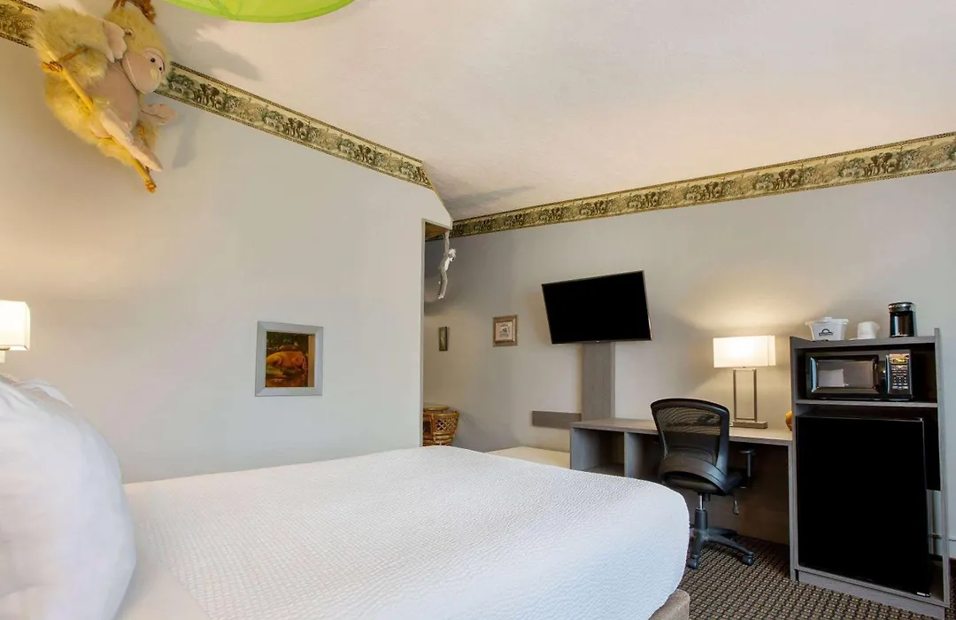Days Inn & Suites By Wyndham Moncton-1