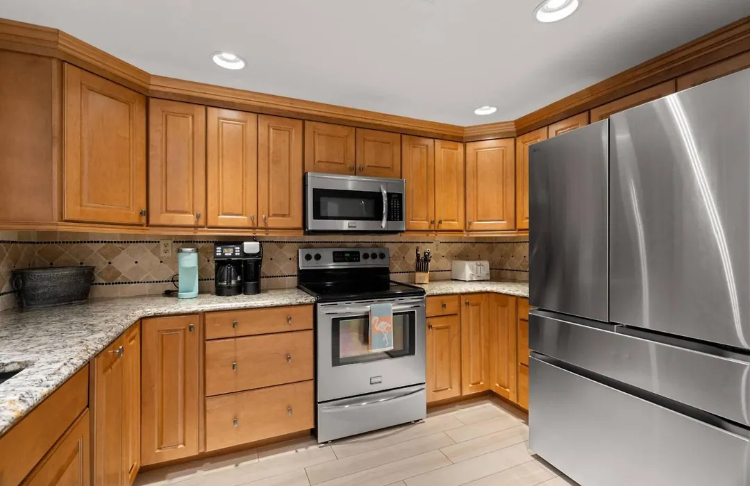 5F Crescent Beach Club-1
