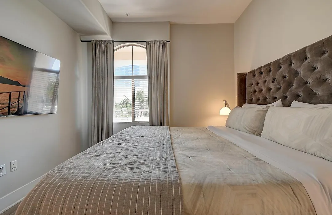 Penthouse One Bedroom Garden View Condo By Ucla-1