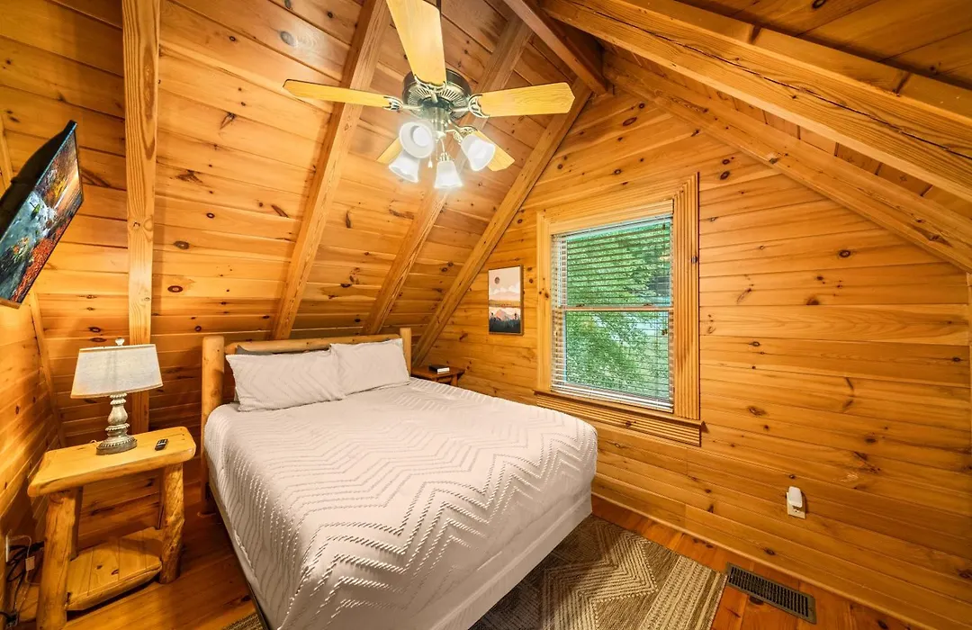 Alpenhaus Cozy Log Cabin - 2 Bedrooms, Hot Tub, Amazing Location!-1