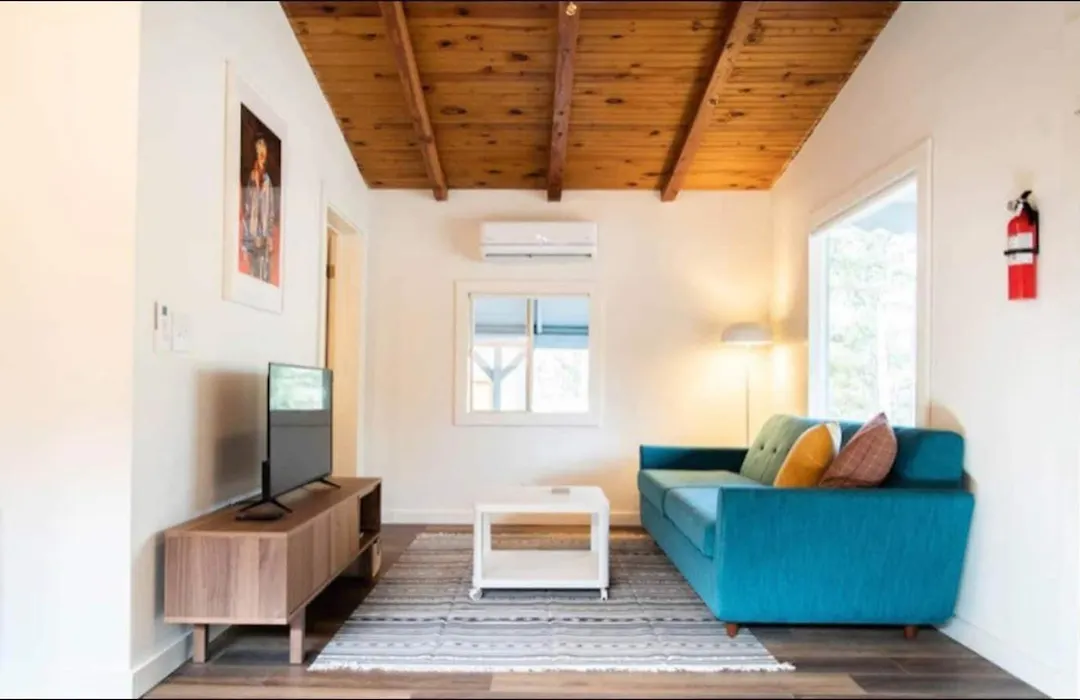 Hanky Panky Romantic Cabin-1