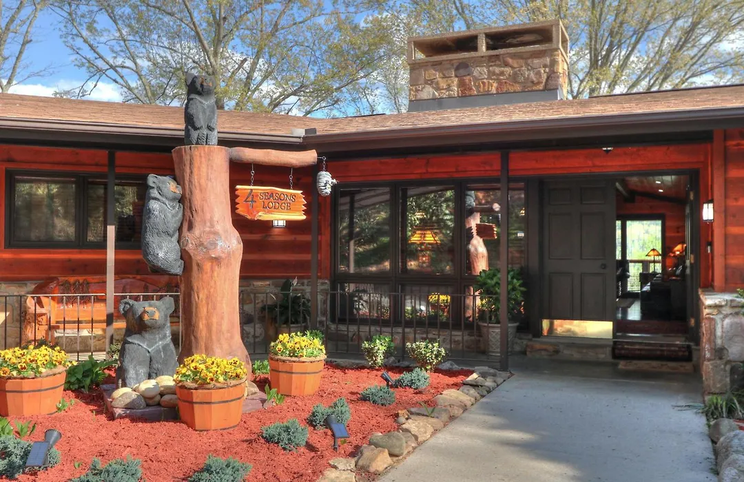 4 Seasons Lodge-1