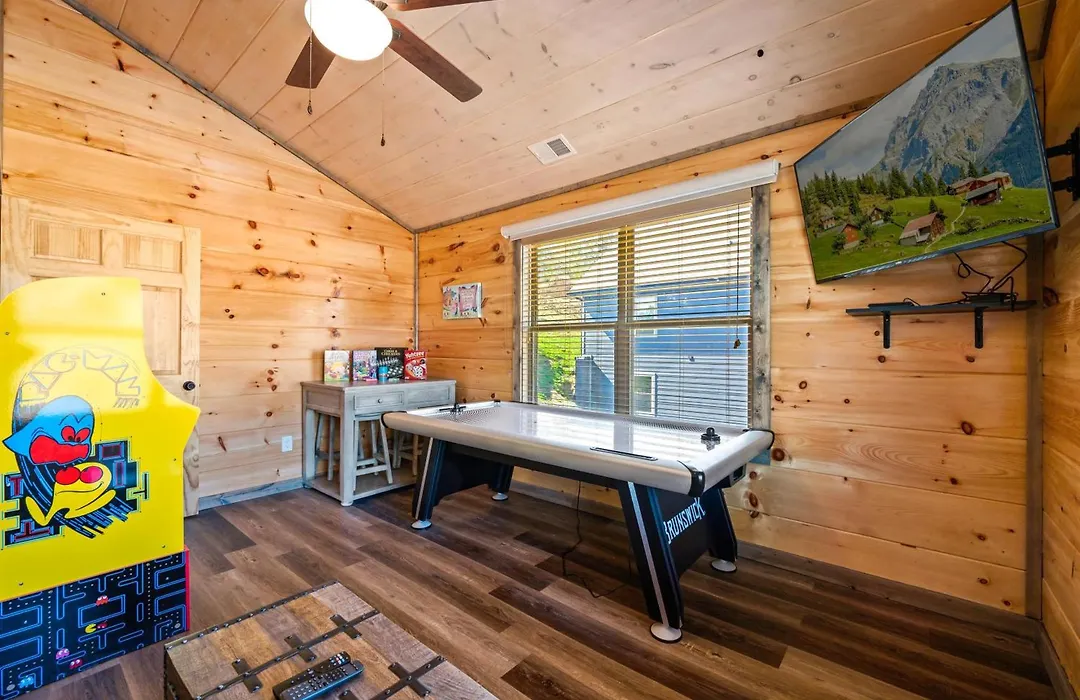 Modern 4 Bedroom Cabin In Timeless Resort Near Parkway And Dollywood With Game Room And Hot Tub-1