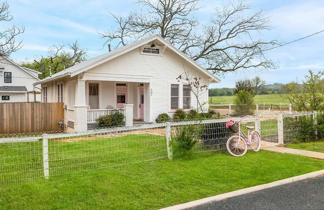 Pink Duchess - Mins To Main Hot Tub & Fire Pit-1