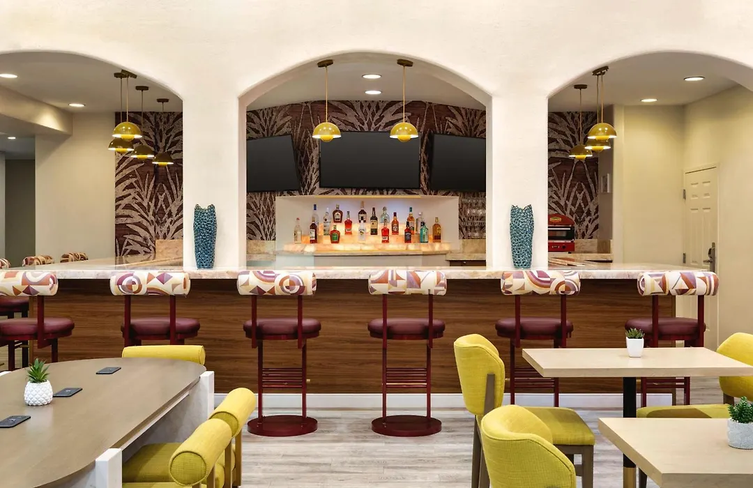 Hampton Inn Tropicana-1