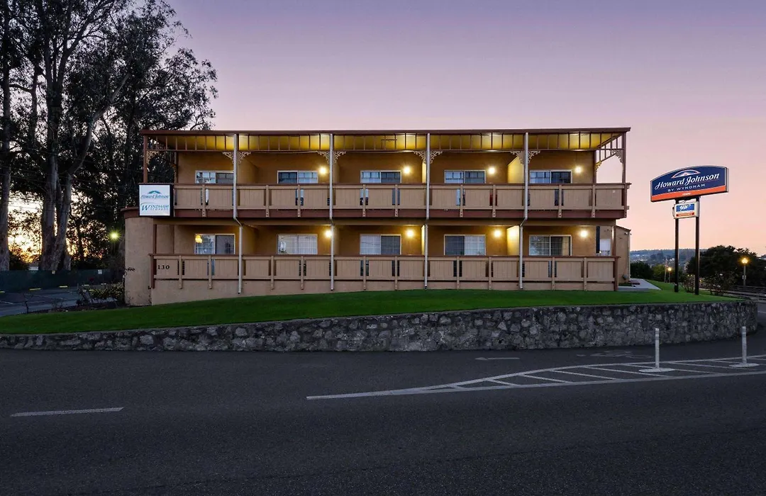 Howard Johnson By Wyndham Santa Cruz-1