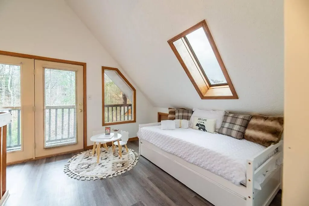 Twilight Timber - Pet Friendly Cabin With Hot Tub, And Game Room-1