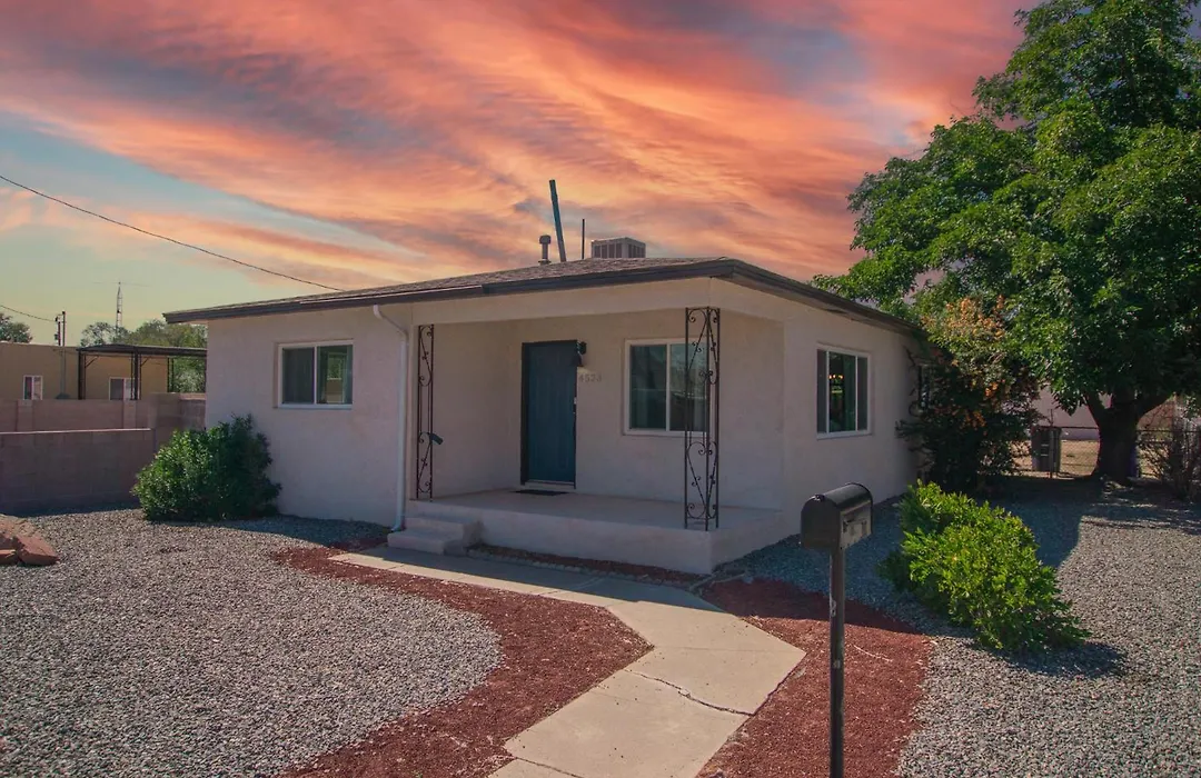 Casa Urbana-Close To Downtown-Hot Tub-Pet Friendly-No Pet Fees!-1