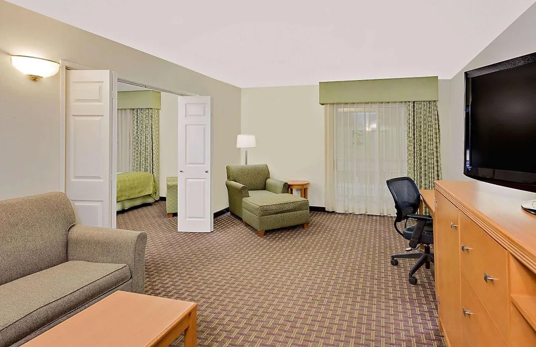 Ramada By Wyndham Marquette-1