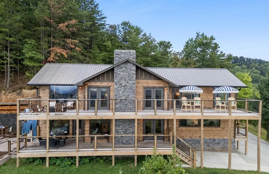 Honey Bear Hideaways - Luxury Cabin With Infinity Pool, Breathtaking Mountain Views & Sunset Decks-1