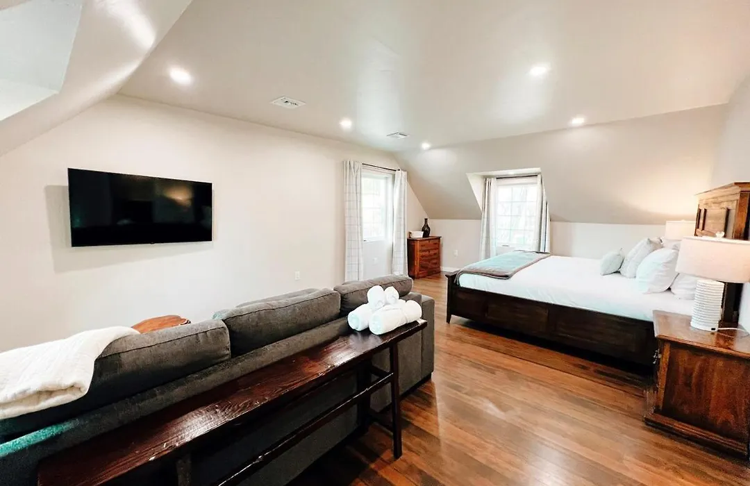 The Ranch House With A Pool Hot Tub And Fire Pit-1