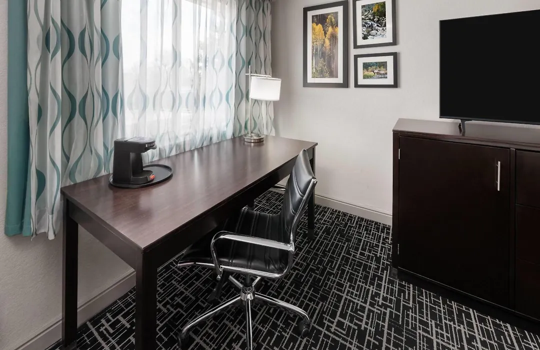 La Quinta Inn & Suites By Wyndham Fort Collins, Colorado-1