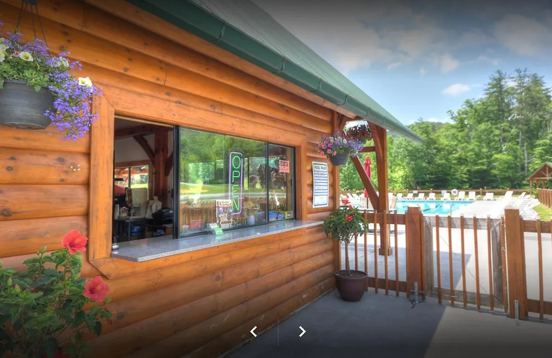 Hook Line & Sinker, Hot Tub, Free Tickets Each Paid Day, Wifi!!!-1