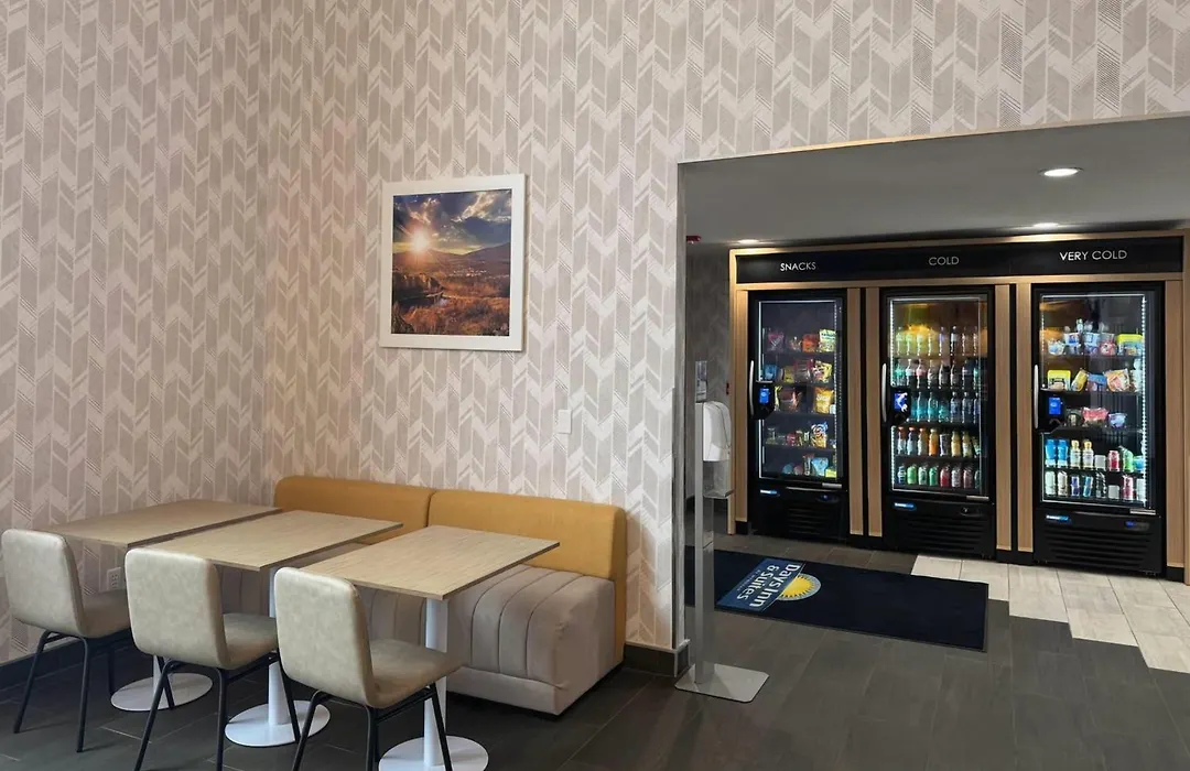 Days Inn & Suites By Wyndham Wausau-1